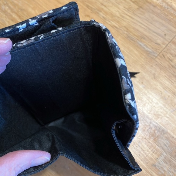 Vera Bradley Chandelier Noir crossbody/wristlet.  Clean.  No callouts. - Picture 4 of 6